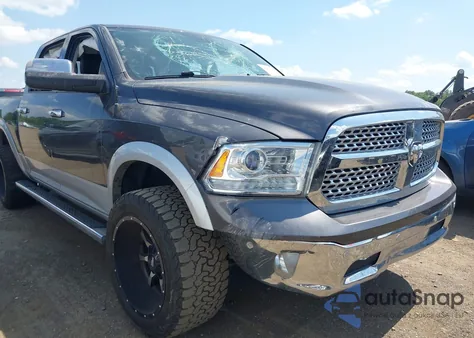 2017 Ram 1500 Laramie 4X4 5'7 Box z USA, uszkodzony, nr VIN 1C6RR7NT5HS767679